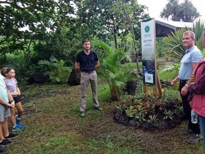 Mise en place de la signalétique Liste verte, RBD Réunion © J.Triolo